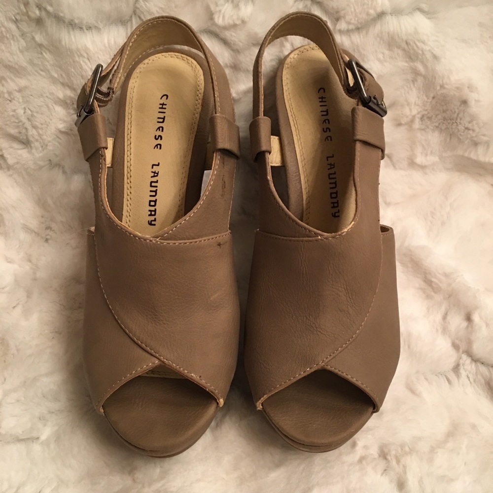 ‼️FREE w/ purchase‼️Chinese Laundry - DAMAGED